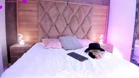 Im Sara  online show from May 19, 2026, 3:24 am