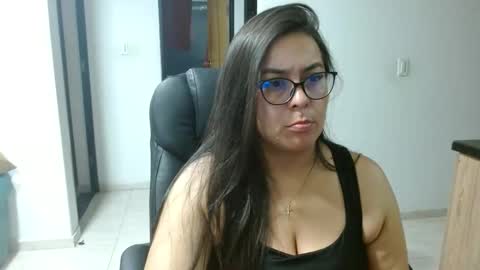 Snapshot of anaids_dam chatting on April 27, 2026, 4:43 am anaids online show from April 27, 2026, 4:43 am