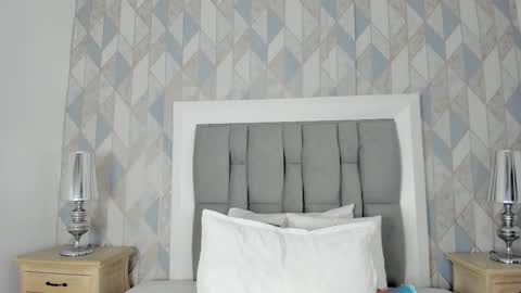   online show from September 25, 2025, 11:47 am