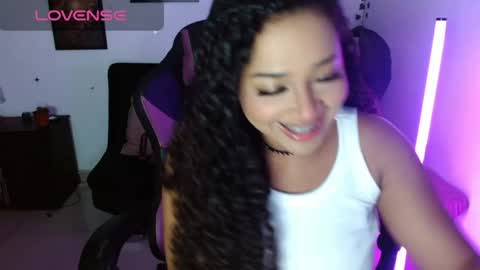 Snapshot of anakiss1 chatting on April 21, 2026, 1:42 am help me to get 100 thumps up online show from April 21, 2026, 1:42 am