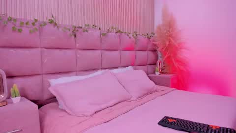 Ana online show from June 18, 2026, 4:24 am