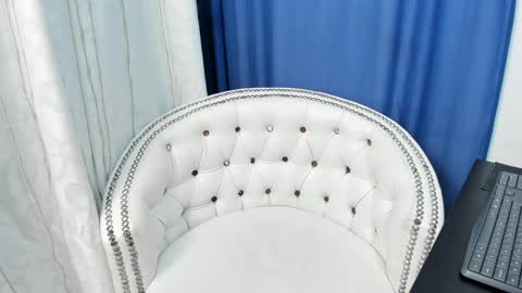 analia18  online show from December 7, 2024, 11:51 am