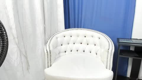 analia18  online show from December 11, 2024, 6:20 pm