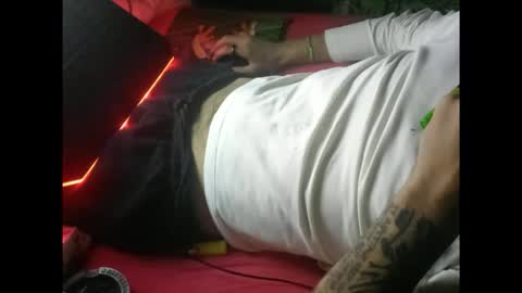 Snapshot of analog_sun_23 chatting on October 27, 2025, 12:47 am analog_sun_23 online show from October 27, 2025, 12:47 am