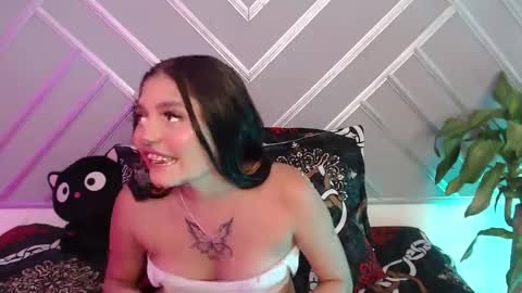 analymilles online show from May 19, 2026, 9:43 pm