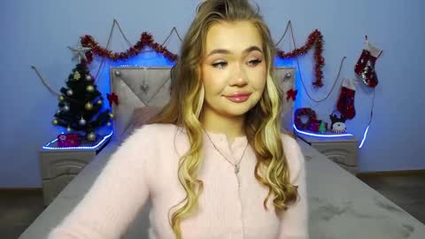 anastacyyellig online show from December 24, 2024, 8:05 pm