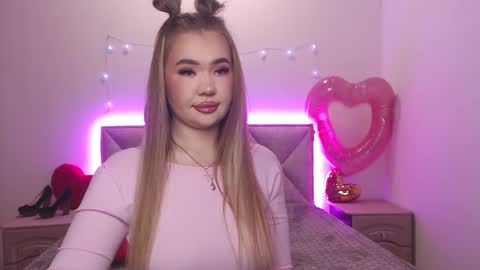 anastacyyellig online show from February 19, 2026, 9:33 pm