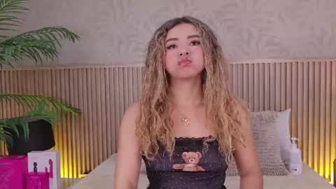Mia online show from July 9, 2026, 12:20 pm