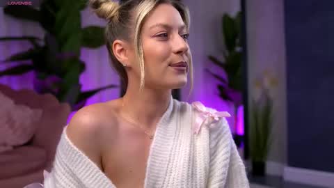 Snapshot of anastasiamills chatting on November 15, 2025, 8:49 pm AnastasiaMills online show from November 15, 2025, 8:49 pm