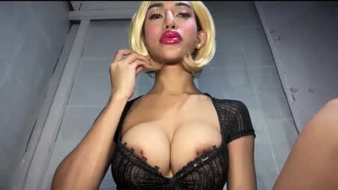 Snapshot of anawalters chatting on December 16, 2025, 10:37 pm anawalters online show from December 16, 2025, 10:37 pm