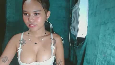 andiaprecious_ online show from April 16, 2026, 1:56 pm