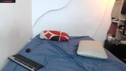 Snapshot of andr720413838 chatting on December 2, 2025, 8:15 pm andr720413838 online show from December 2, 2025, 8:15 pm