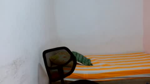 Snapshot of andr_093 chatting on June 21, 2026, 6:27 am andr_093 online show from June 21, 2026, 6:27 am