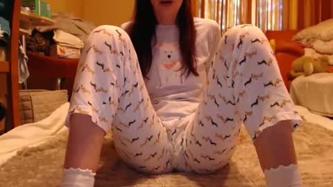 Andra online show from May 17, 2026, 12:01 pm