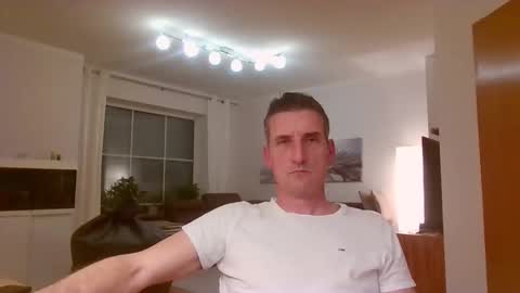 Snapshot of andre029 chatting on January 6, 2026, 4:32 pm Name online show from January 6, 2026, 4:32 pm
