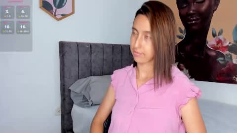 A l e online show from October 4, 2025, 7:01 pm