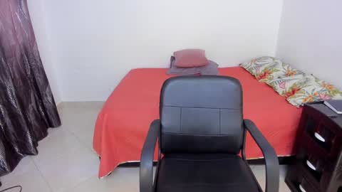 Snapshot of andrea_loaiza2 chatting on December 25, 2024, 12:26 pm Andrea online show from December 25, 2024, 12:26 pm