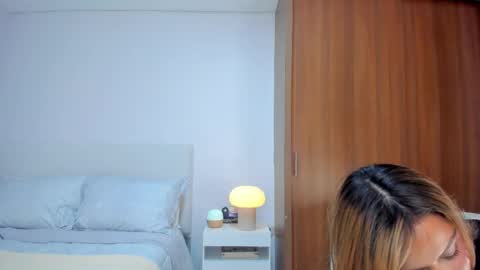 andrea online show from November 6, 2025, 1:17 am