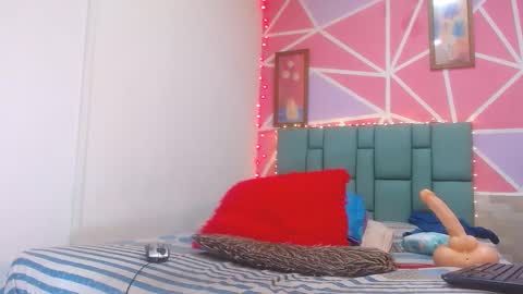 andrea ospina1 online show from January 15, 2025, 3:29 pm