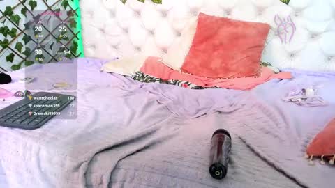 Snapshot of andrea_williams24 chatting on December 31, 2024, 2:36 pm Naomi Andrea Daviss online show from December 31, 2024, 2:36 pm