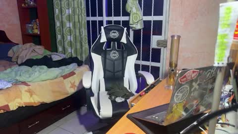 Snapshot of andrelabuda9 chatting on October 19, 2025, 7:53 am Andre Labuda online show from October 19, 2025, 7:53 am