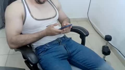 andres180950734 online show from April 6, 2026, 11:27 pm