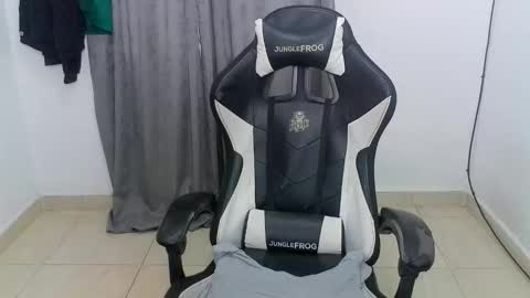 andres180950734 online show from June 6, 2026, 1:27 pm