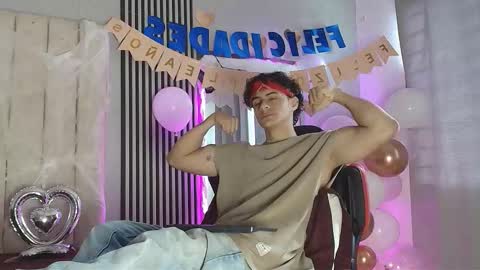 Snapshot of andres_cream chatting on October 11, 2025, 1:09 pm andres_cream online show from October 11, 2025, 1:09 pm