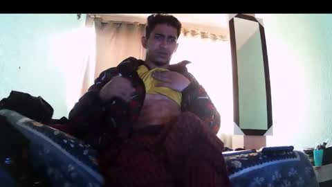 andrescaraballo18 online show from May 28, 2026, 8:28 pm