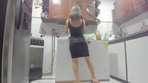 Snapshot of andresgiraldo1 chatting on December 11, 2024, 1:37 am Isa --------- online show from December 11, 2024, 1:37 am