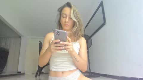 Snapshot of andresgiraldo1 chatting on January 27, 2025, 12:12 am Isa --------- online show from January 27, 2025, 12:12 am