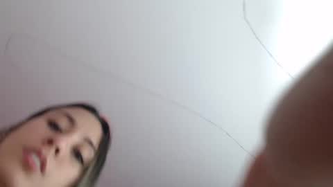 Snapshot of andresgiraldo1 chatting on October 1, 2025, 12:49 am Isa --------- online show from October 1, 2025, 12:49 am