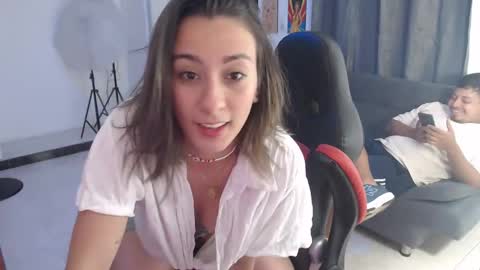 Snapshot of andresgiraldo1 chatting on October 5, 2025, 12:53 am Isa --------- online show from October 5, 2025, 12:53 am