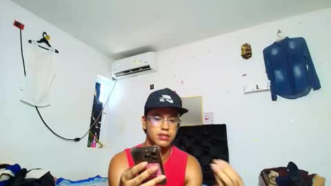 Snapshot of andreswhite_shotoflust chatting on May 25, 2026, 5:08 pm andreswhite_shotoflust online show from May 25, 2026, 5:08 pm