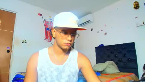 Snapshot of andreswhite_shotoflust chatting on June 10, 2026, 2:01 am andreswhite_shotoflust online show from June 10, 2026, 2:01 am