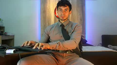 Andrew online show from October 28, 2025, 1:53 am