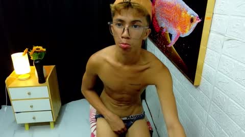 andrew_fucker69 online show from September 22, 2025, 4:31 pm