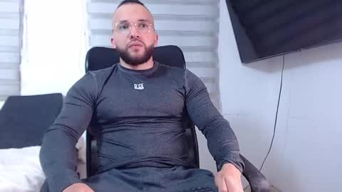 andrew_holden__ online show from January 14, 2026, 2:06 am