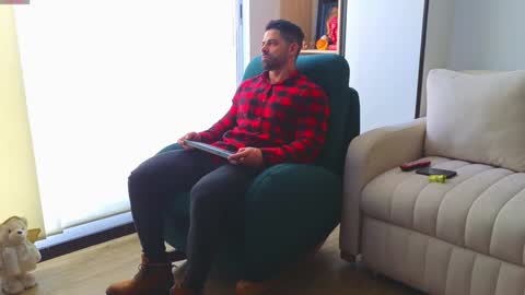 Andrew online show from December 4, 2024, 4:38 pm