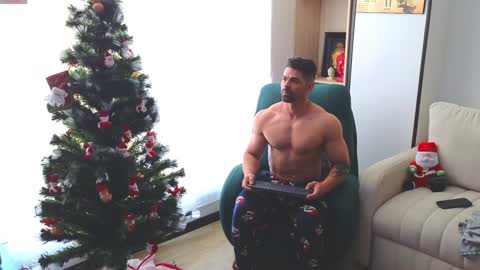 Andrew online show from December 11, 2024, 4:53 pm