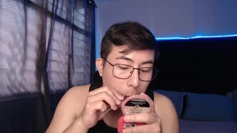 Snapshot of andrewmhilton_ chatting on April 7, 2026, 7:36 pm andrewmhilton_ online show from April 7, 2026, 7:36 pm