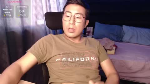Snapshot of andrewmhilton_ chatting on June 1, 2026, 3:14 pm andrewmhilton_ online show from June 1, 2026, 3:14 pm