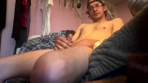 Snapshot of andrewraywv42 chatting on May 7, 2026, 2:33 pm rayray32 online show from May 7, 2026, 2:33 pm