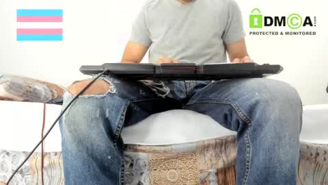 Snapshot of androgynous_love chatting on February 16, 2025, 12:32 pm hugeclit online show from February 16, 2025, 12:32 pm