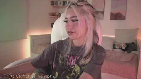 Victoria Senz  online show from September 18, 2025, 9:28 pm