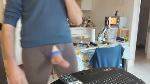 Snapshot of androx77 chatting on December 23, 2025, 11:08 am androx77 online show from December 23, 2025, 11:08 am