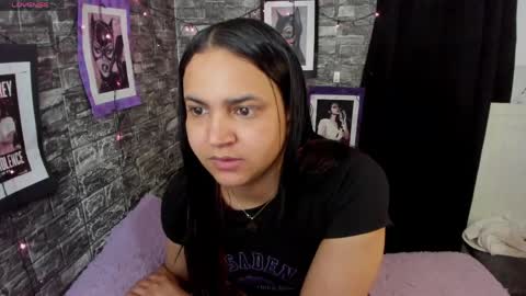 Snapshot of andrys_hot chatting on May 14, 2026, 11:33 pm Andrys online show from May 14, 2026, 11:33 pm
