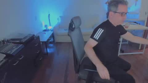 Andrew online show from December 1, 2025, 10:42 am