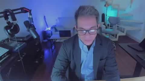 Andrew online show from July 19, 2026, 10:52 am