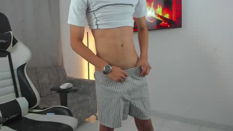 andy_bigcock01 online show from December 18, 2024, 3:58 am